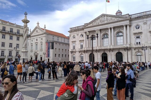 Longas filas para votar antecipadamente para as eleições europeias 