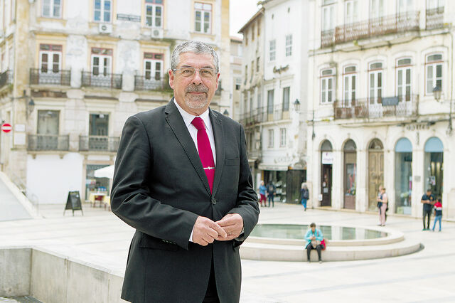 Municípios 'chumbam' Orçamento do Estado