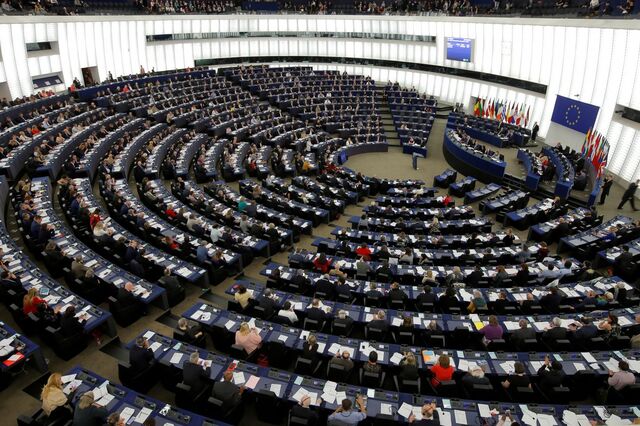 Eurodeputados pedem emissão de dívida garantida pelo orçamento da UE