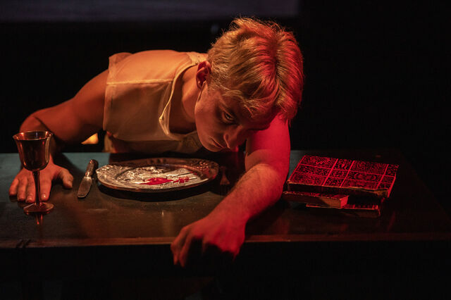 Teatro: A humana memória dos deuses 
