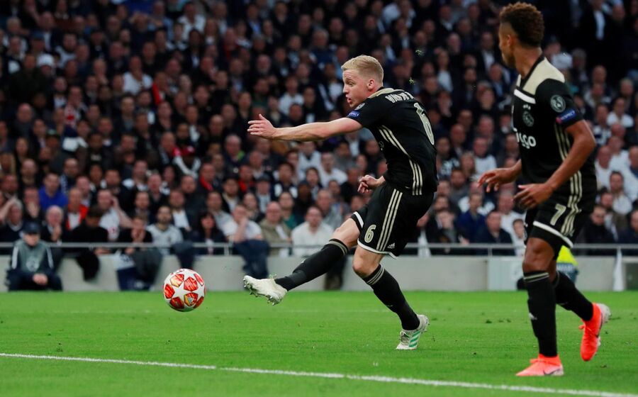 Donny van de Beek  Ajax