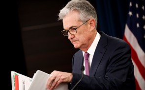 Aumento de casos nos EUA e dólar em queda livre não tiram (para já) o sono a Powell