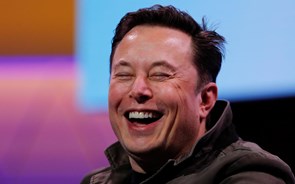 Tesla terá tecnologia para carros 100% autónomos este ano, diz Musk