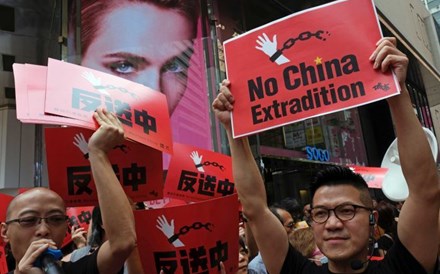 Um milhão de pessoas protesta em Hong Kong contra lei das extradições