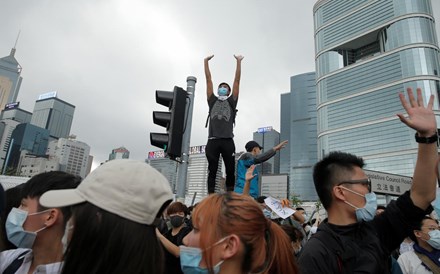 Protestos em Hong Kong levam à primeira recessão económica em dez anos