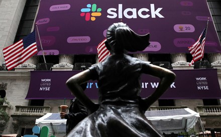 Wall Street fecha em máximos históricos. Slack dispara 48%