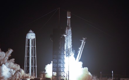 'Falcão' da SpaceX descolou numa das missões 'mais desafiantes'