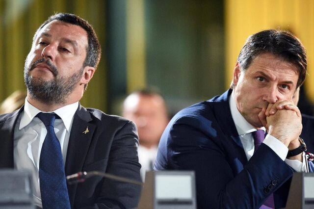 Itália agita-se com crise política aberta e confronto com Bruxelas