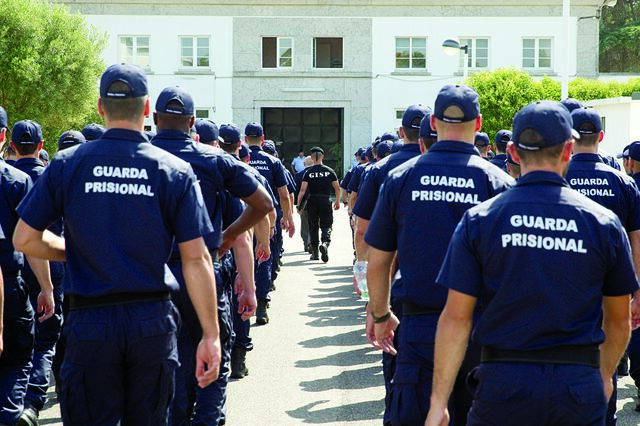 Greve dos guardas prisionais às horas extra arranca com 90% de adesão, diz sindicato