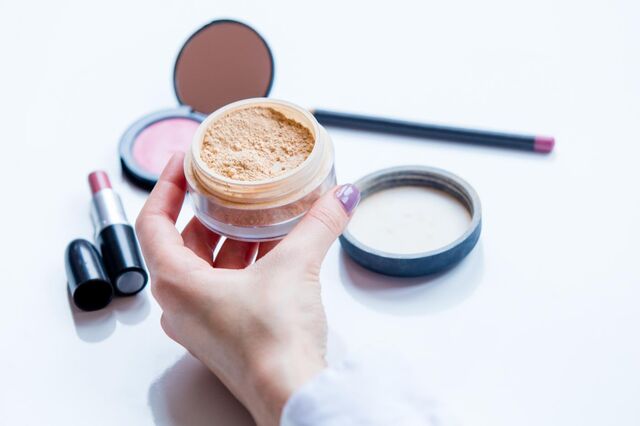 Há um lado feio no setor da cosmética e está a matar o planeta