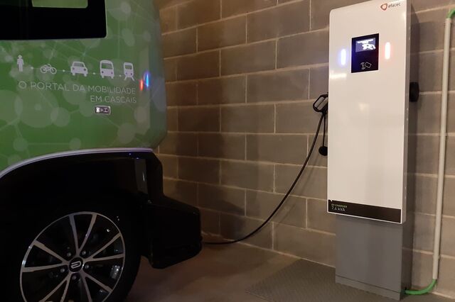 Efacec carrega primeiro veículo autónomo de transporte público em Portugal 