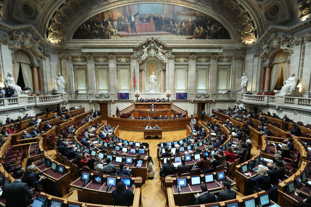 Principais medidas aprovadas no primeiro dia de votações na especialidade