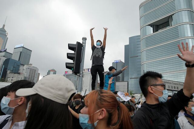 Protestos em Hong Kong levam à primeira recessão económica em dez anos