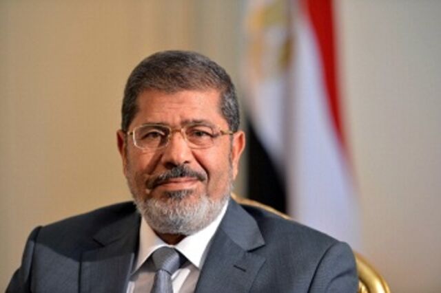 Ex-presidente do Egito Mohamed Morsi morre em tribunal