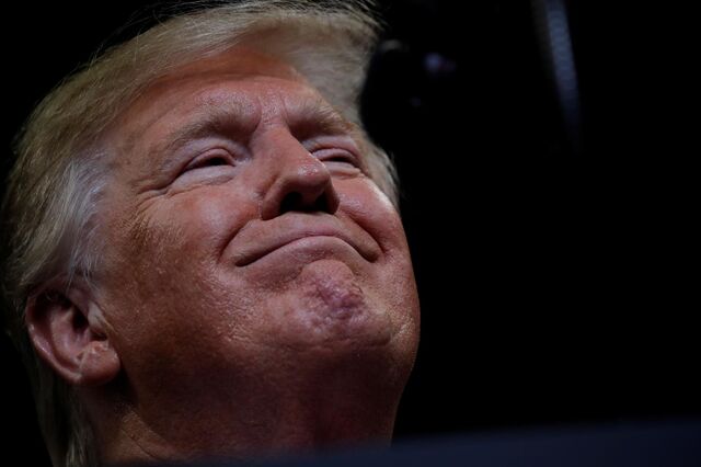 Trump impõe novas tarifas de 10% sobre produtos chineses 