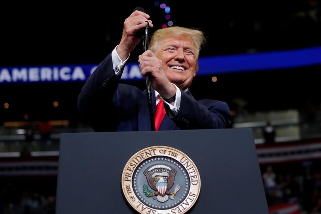 Trump volta a ameaçar a China com tarifas adicionais e preferia ter Draghi na Fed