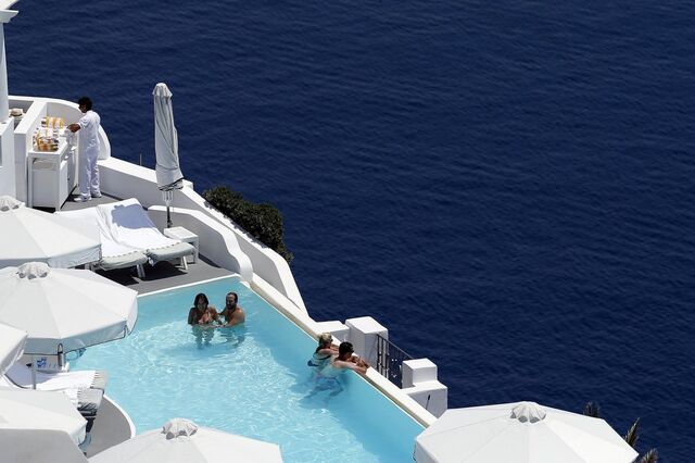 Precisa-se de mordomos para atrair turismo de luxo para a Grécia