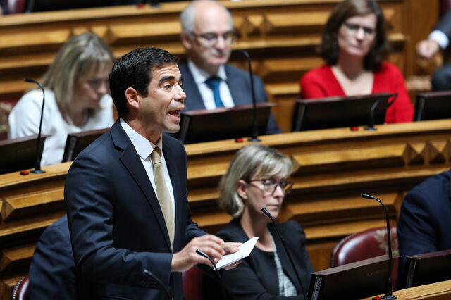 PSD: 'Um povo contribuinte esmagado, serviços públicos arrasados'