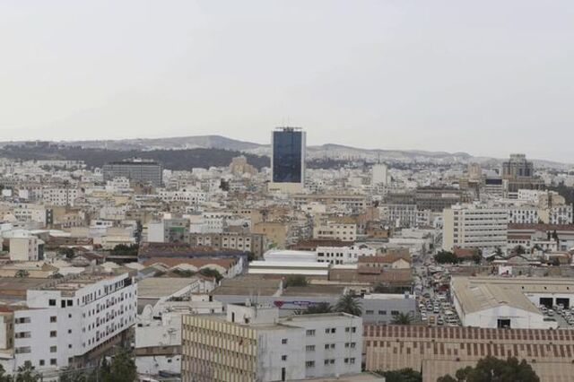 Covid-19: Tunísia retém dia de salário aos setores público e privado para combater pandemia