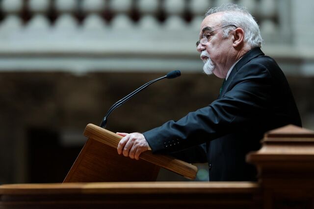 Governo ainda está a 'avaliar' fim do corte nas pensões para regimes específicos