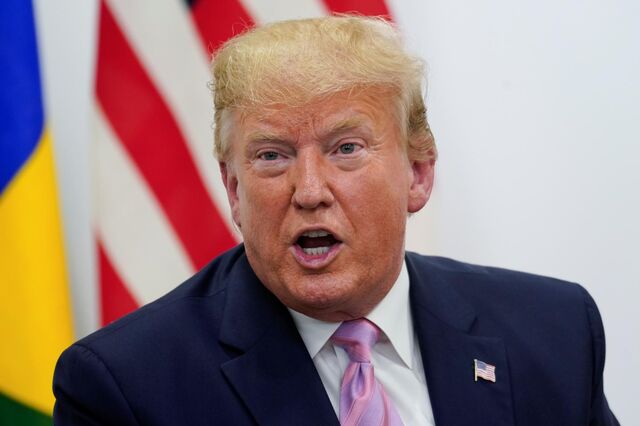 Trump fala de 'grande violação'. China promete não entrar em guerra cambial com os EUA