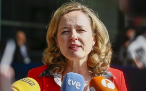 Espanha tenta “amadurecer” Nadia Calviño para suceder a Centeno no Eurogrupo