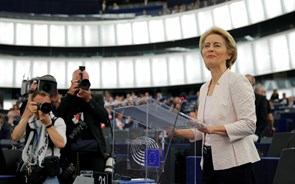 Parlamento Europeu rejeita dois comissários e impõe primeira derrota a Von der Leyen