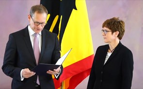 Annegret Kramp-Karrenbauer vai ser ministra da Defesa do governo alemão