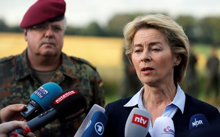 Von der Leyen deixa promessas aos eurodeputados antes da votação decisiva