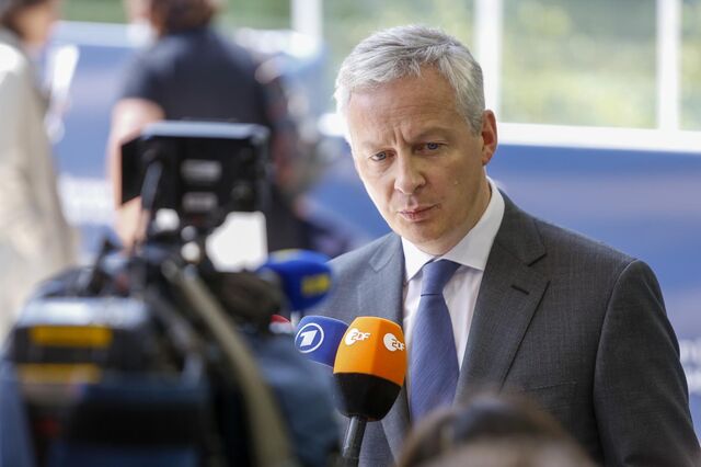 Governo francês prevê que PIB contraia 8% este ano 