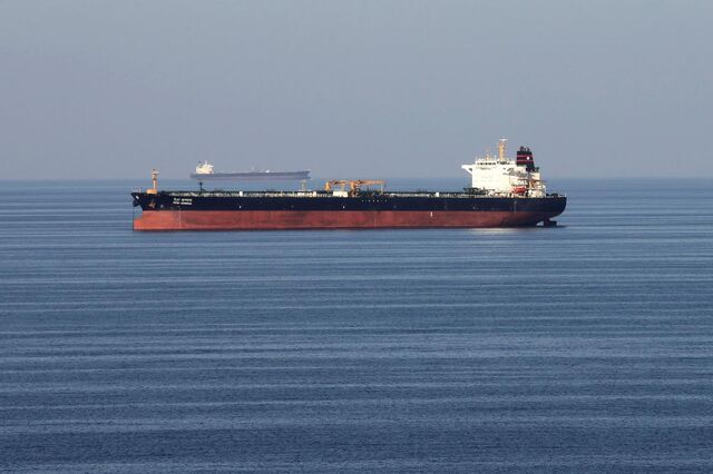 Irão 'não quer' mas 'pode' fechar canal vital para o mercado de petróleo