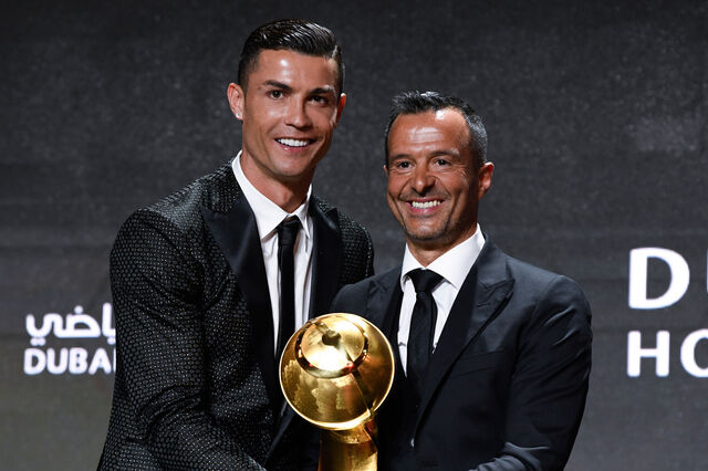 Cristiano Ronaldo e Jorge Mendes equipam ala no Hospital Santo António no Porto