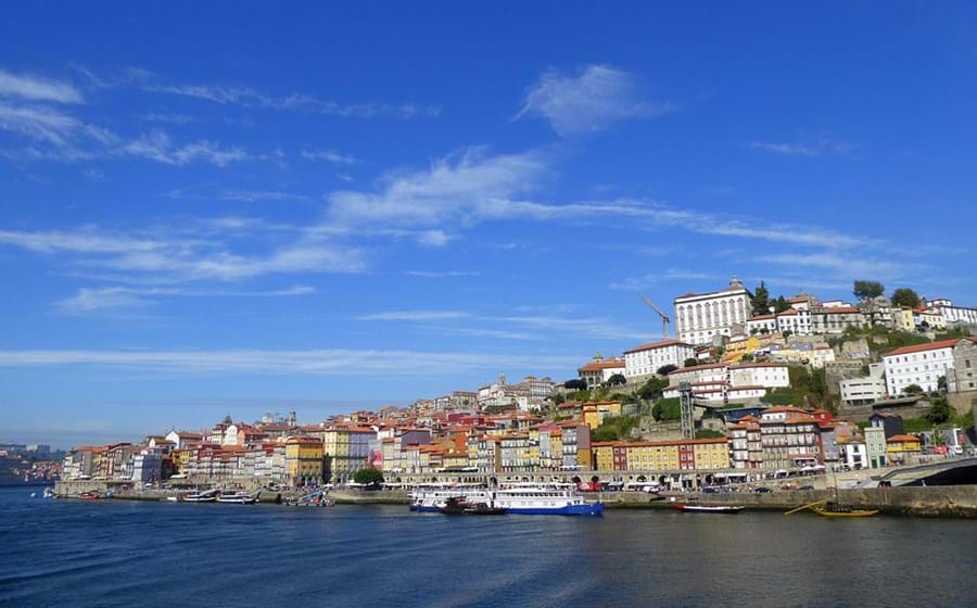 Em 1996, o centro histórico do Porto foi inscrito como Património Mundial pelo “distinguido testemunho que muitos dos seus edifícios históricos e o seu tecido urbano” detêm da evolução da cidade ao longo dos últimos mil anos, explicou, na altura, o relatório da UNESCO.
