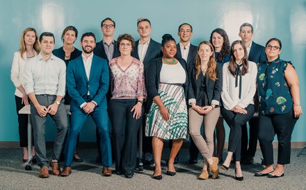 Margaret McConnell (primeira fila, 3ª a contar da esquerda) com a sua equipa no edifício da Fed de Nova Iorque