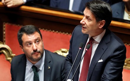 Conte anuncia demissão e denuncia 'irresponsabilidade' de Salvini