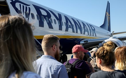 Ryanair e afundam mais 10% em bolsa Turismo é o setor mais penalizado - Mercados - Jornal de Negócios