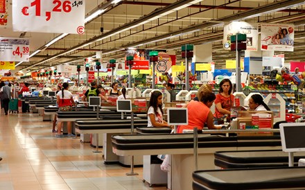 Governo permite horários especiais nos supermercados para grávidas, idosos e pessoal de saúde