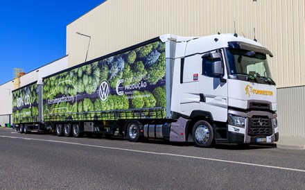 Autoeuropa passa a ter 'mega-camião' para transportar componentes