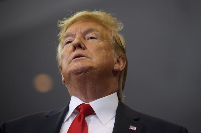 Discurso anti-imigração e apoio ao lóbi das armas: massacres deixam Trump debaixo de fogo