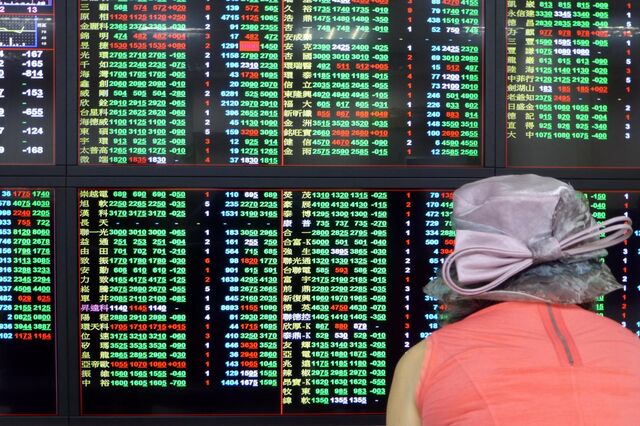 China acalma mercados ao impulsionar valorização do yuan