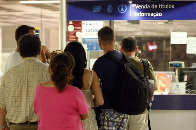 Passageiros nos transportes aumentam mas só em Lisboa e Porto