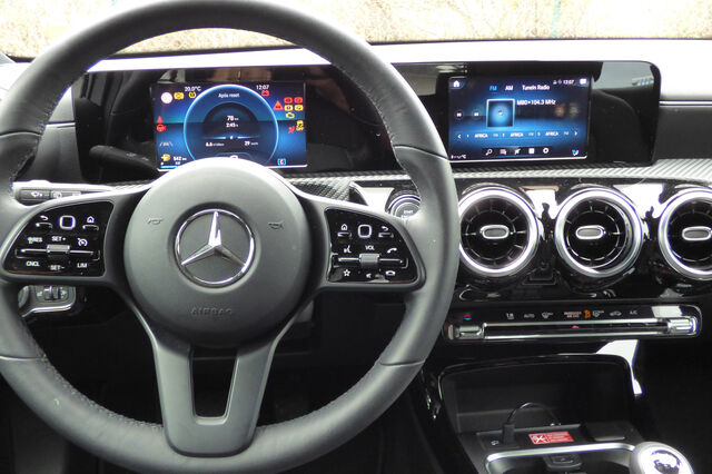 Dona da Mercedes afunda quase 5% com novo 'profit warning' e cortes de 1,3 mil milhões