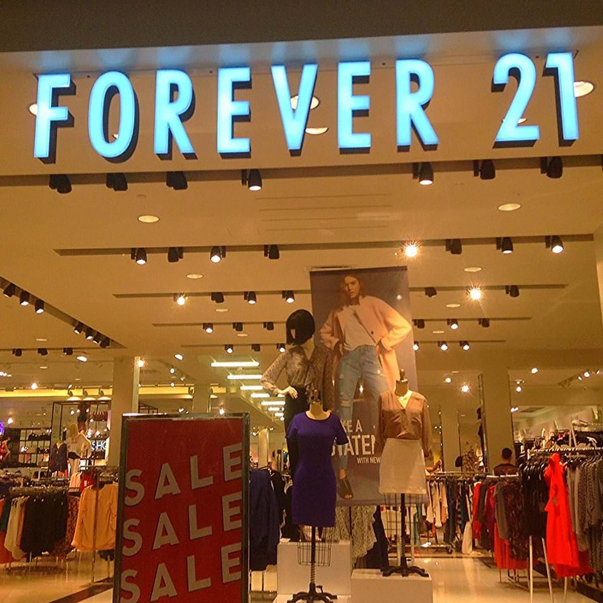 Como é a primeira loja Forever 21 em Portugal – Observador