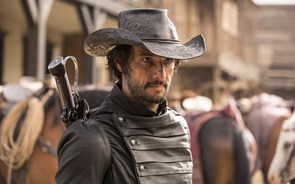 Rodrigo Santoro no comando