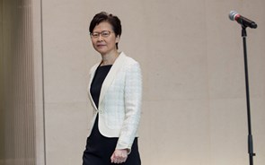 Líder de Hong Kong não se vai recandidatar a segundo mandato