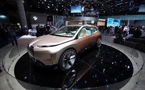 BMW anuncia número de carros elétricos vendidos através de uma sequência de 'tweets' 