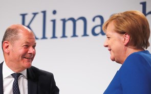 Federação industrial alemã quer que Merkel acabe com política de 'défice zero' e invista mais