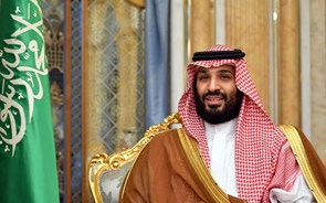Príncipe saudita alerta que guerra com o Irão pode arrasar economia e levar petróleo para níveis 'inimagináveis'