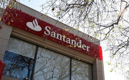 Santander já permite pedido de moratória de crédito a particulares e empresas