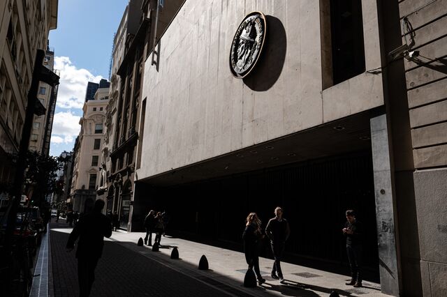 Fundos abutres 'sobrevoam' Argentina à espera da hora de comprar